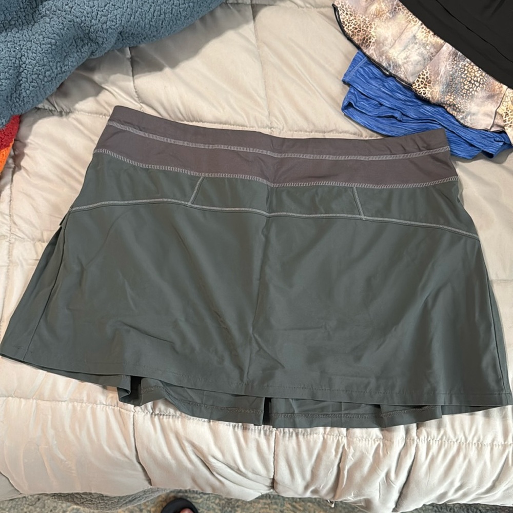 Athleta Grey XL tennis skirt.